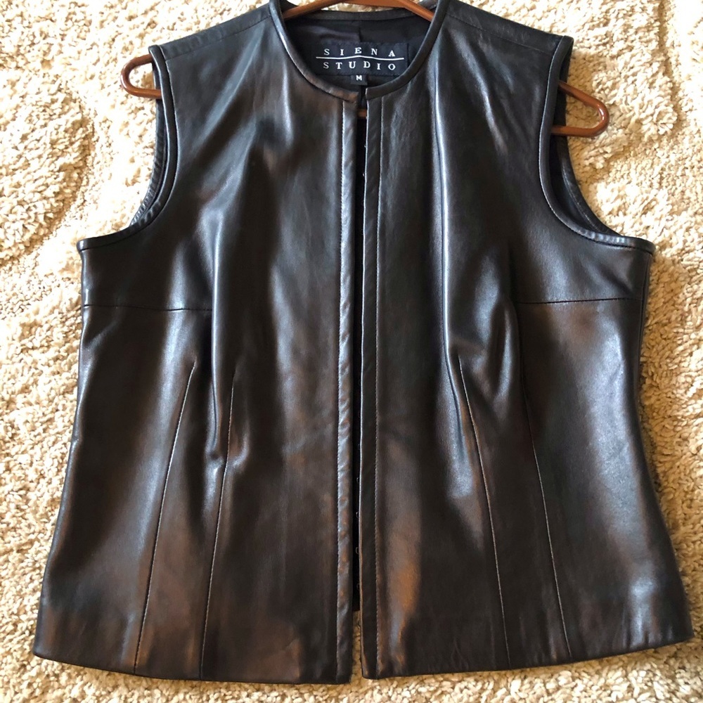 Black M Leather Ladies Vest
